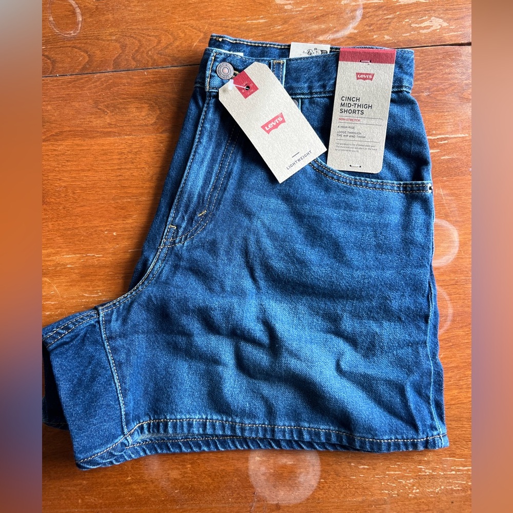 Levi's cinch Shorts - NWT